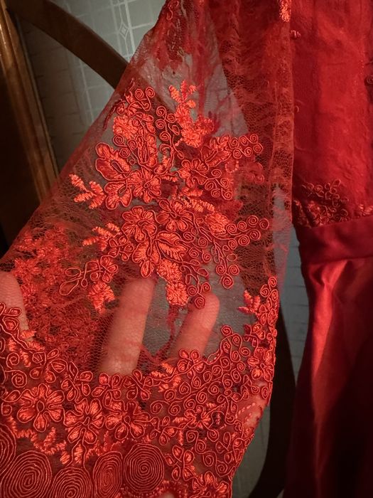 Vand rochie rosie