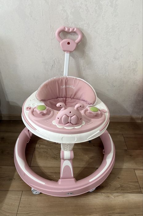 Продам стульчик для кормления, ходунки, люльку.