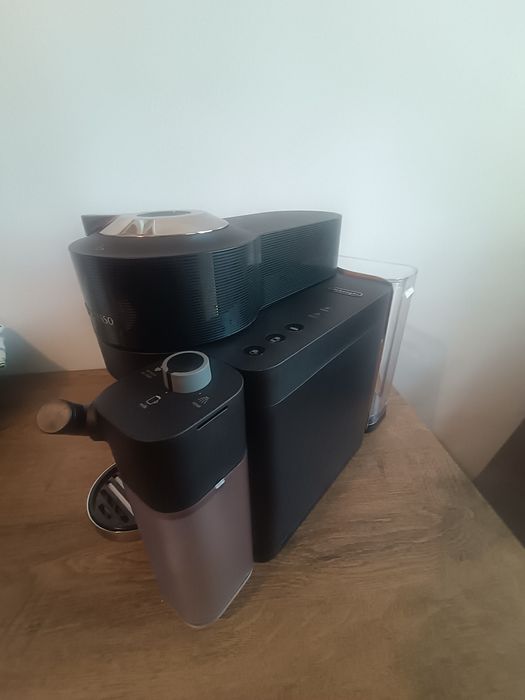 Espressor Nespresso by Espressos DeLonghi Vertuo Lattissima ENV300B