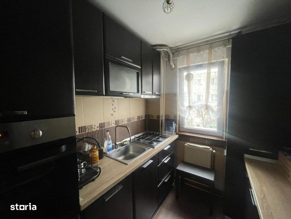 Apartament cu 3 camere, etaj 3, Craiovita Noua