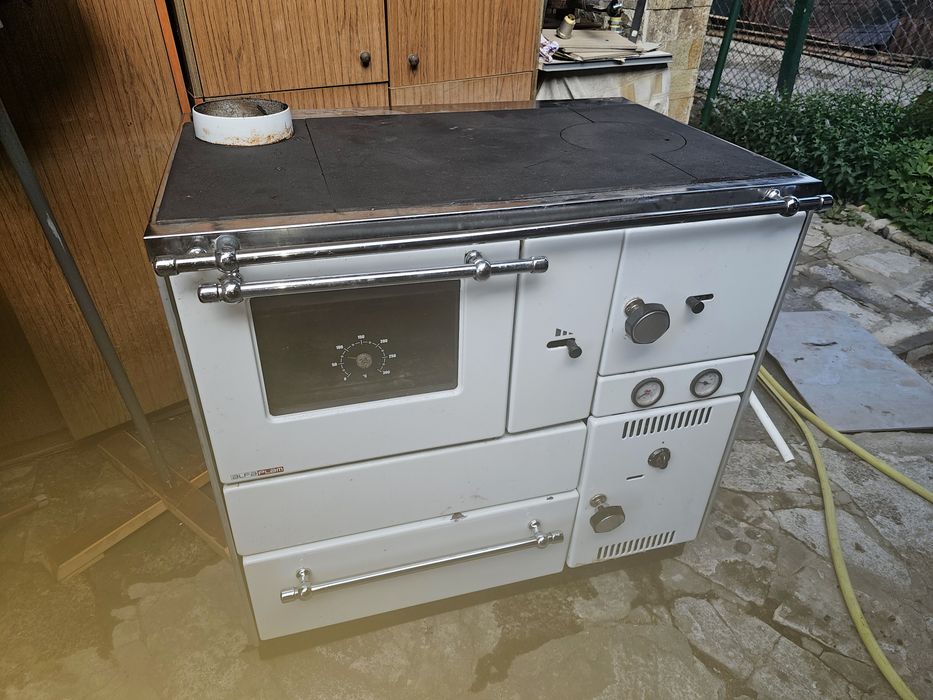 Готварска печка на дърва с водна риза Alfa Plam Alfa Term 27 Бяла, 27.56kW