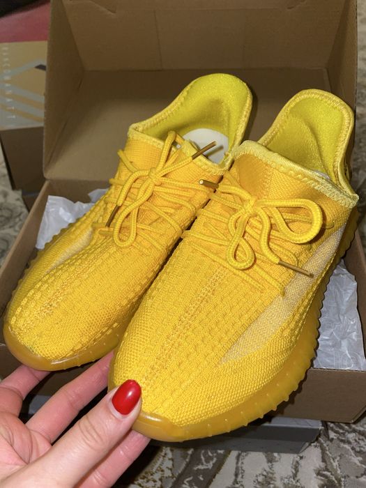 Кроссовки почти новые за 2500т.