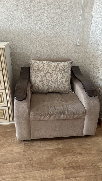 Продается диван, кресло