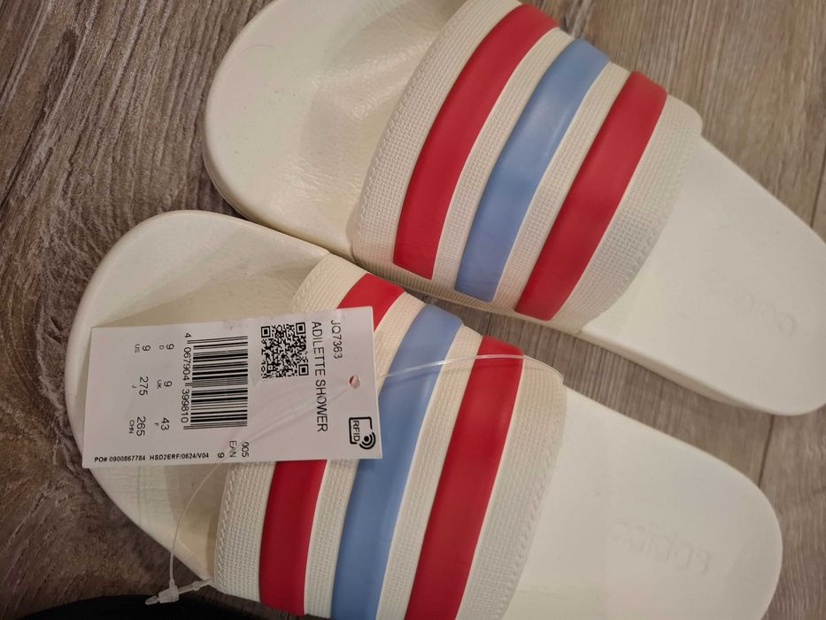 Чисто нови чехли adidas