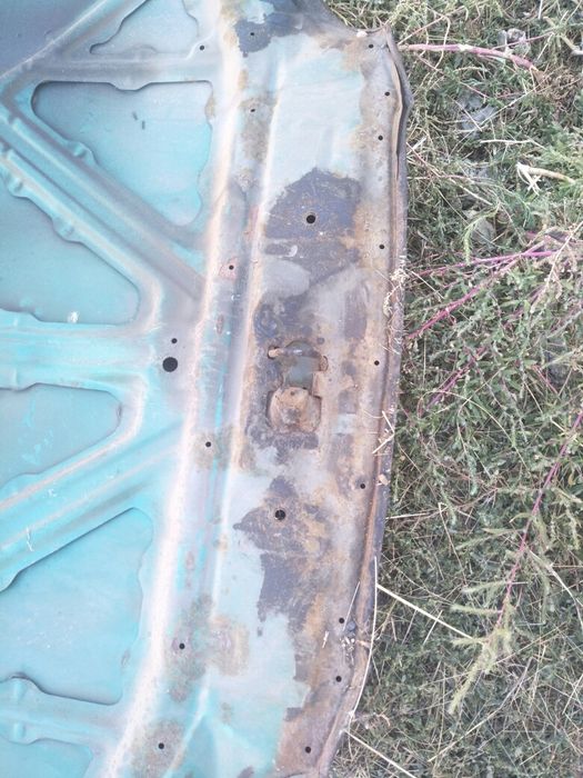 Продам капот на кароллу