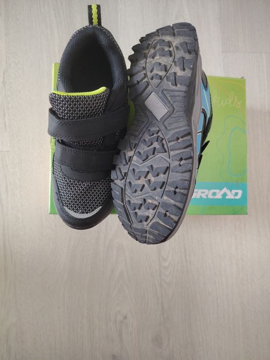 Încălțăminte treking Sportisimo măsură 32