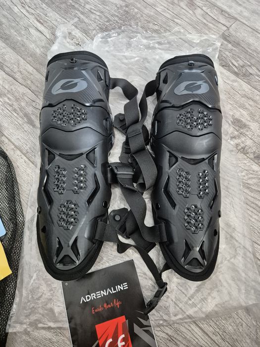 Genunchiere O'Neal Pro 4/ Motocicleta/Motocross/Mtb