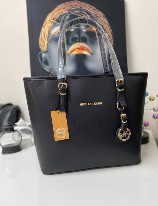 Genti Michael Kors,diverse dimensiuni si nuanțe,logo metalic auriu,sac