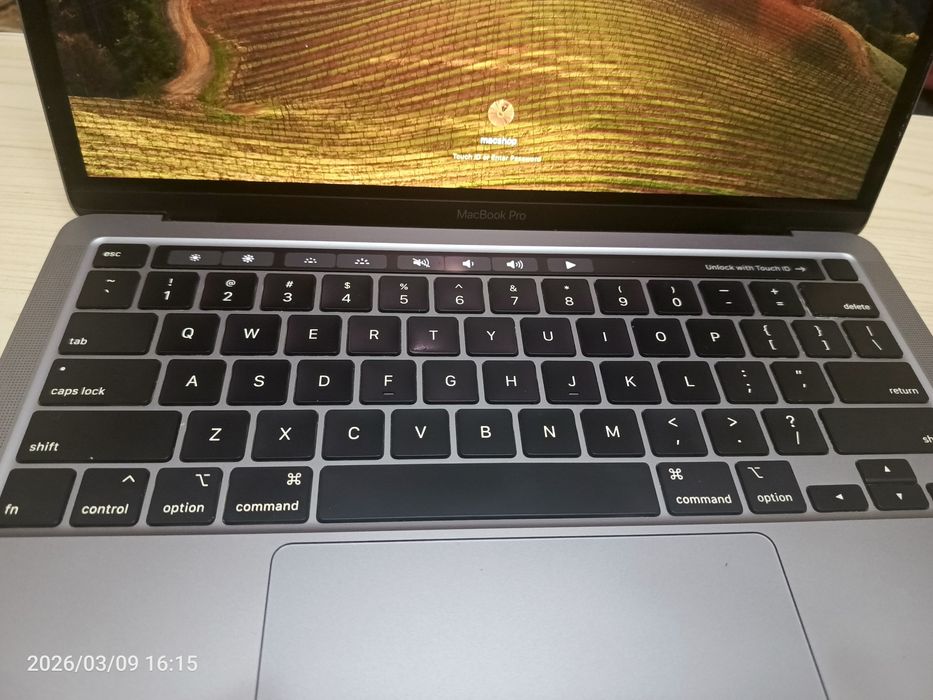MacBook pro 13 Inch 2020 I5
