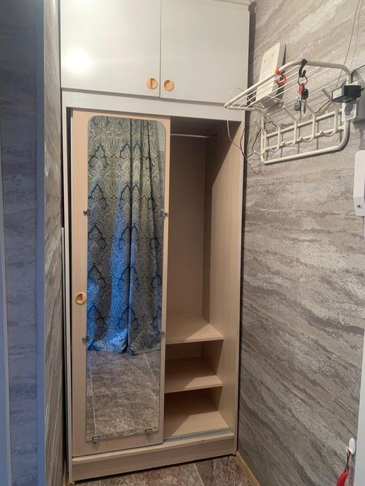 Продаю шкаф б/у цена 10000 тыс.