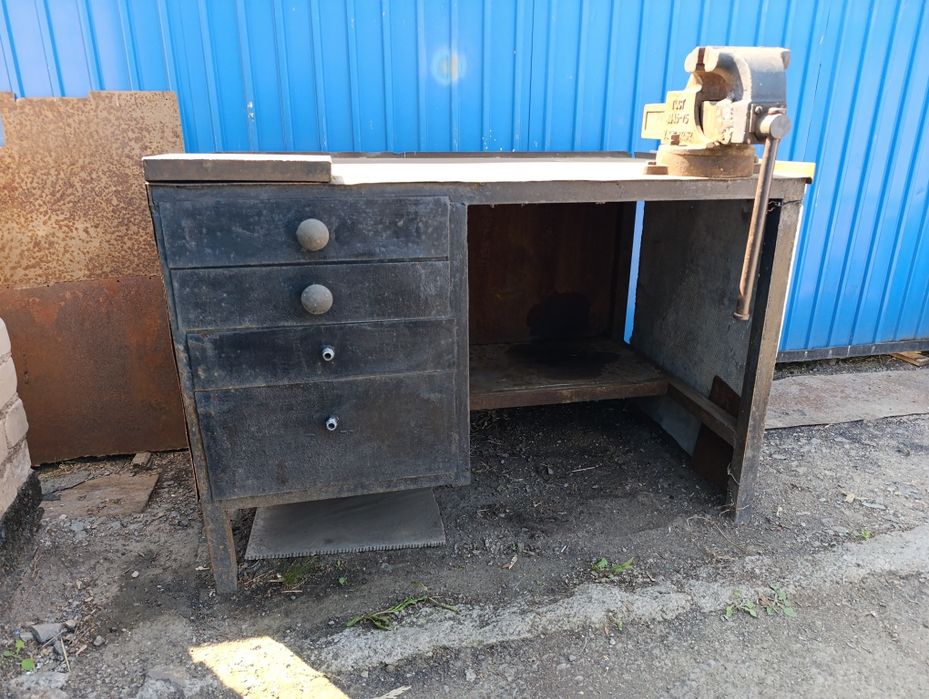 Продам верстак металлический