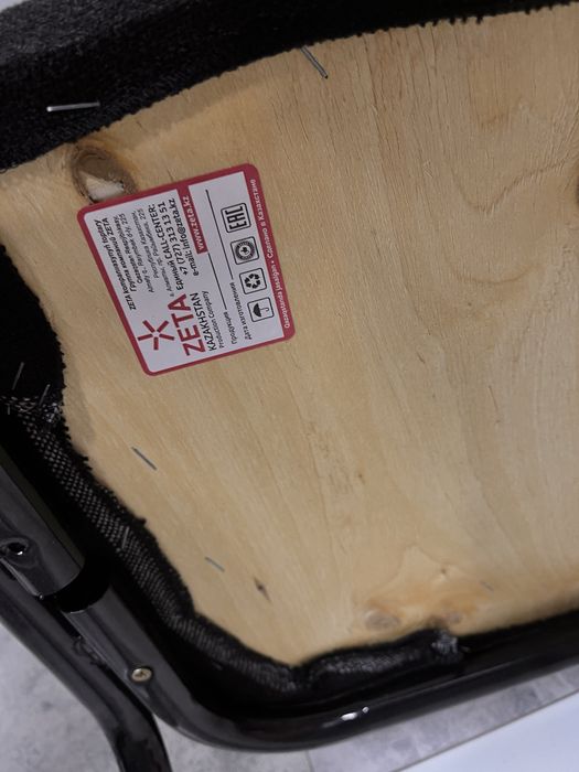 Продается стол и стулья