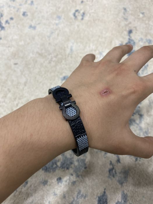 браслет ferragamo