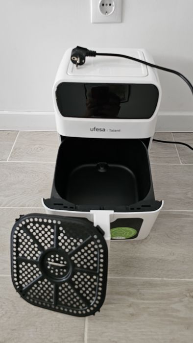 Friteuza cu aer cald Ufesa