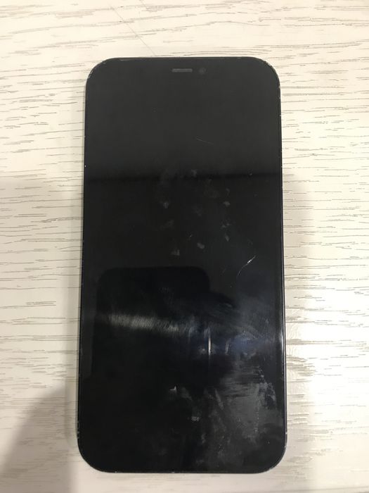 Продам айфон 12