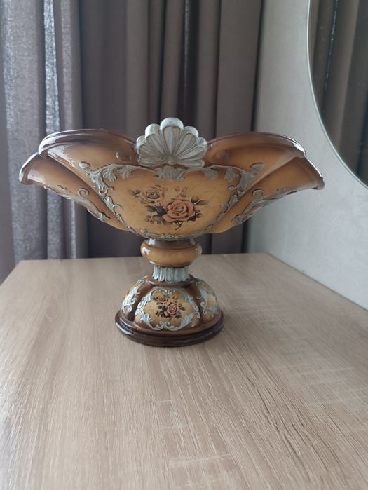 Конфетница на ножке