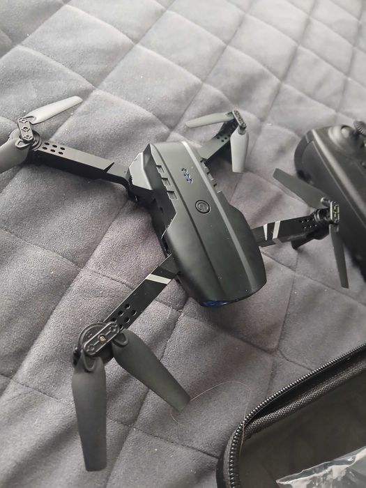 Продавам дрон , E88 Nova , чисто нов