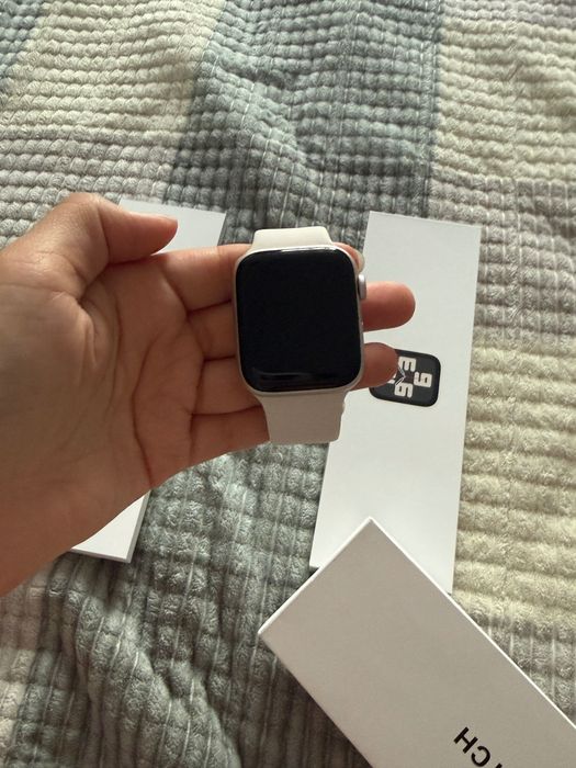 Apple Watch SE(gen 2) 44mm Starlight