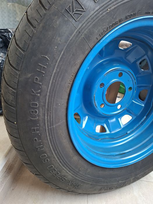 Резервна гума Т 175 90 R 16 за бус