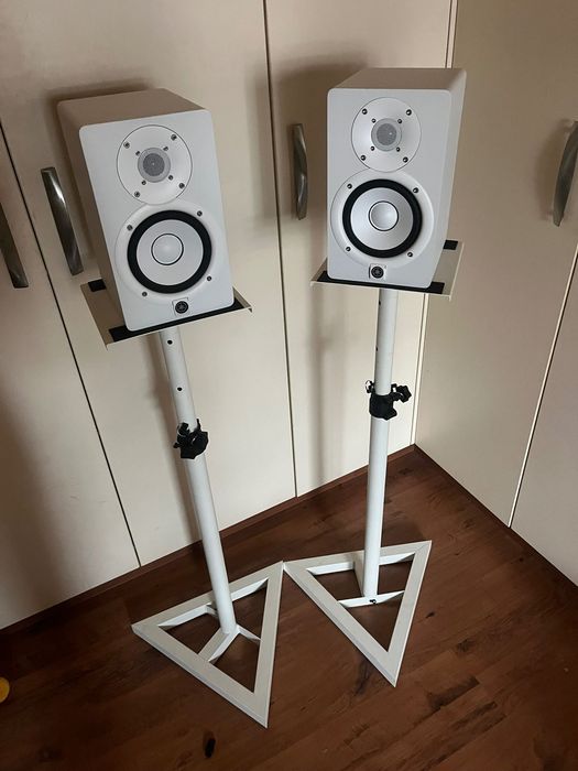 Студийни монитори Yamaha HS5 White (чифт) + бели стойки