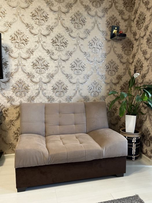 Продается два кресла и большой ковер