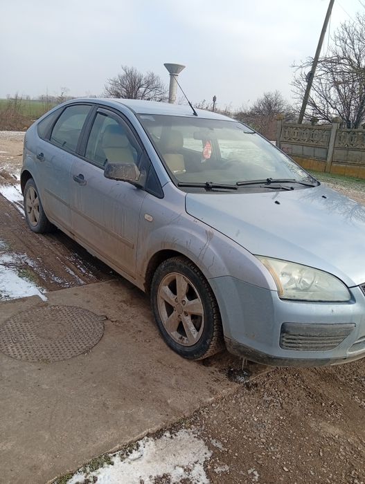 Vând Ford Focus 2 hatchback