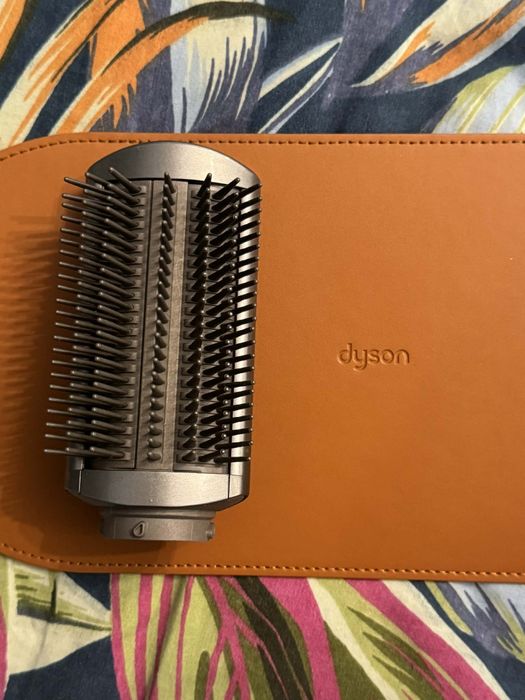 Куфар / кутия за Dyson Airwrap в кафяв цвят, включващ приставки