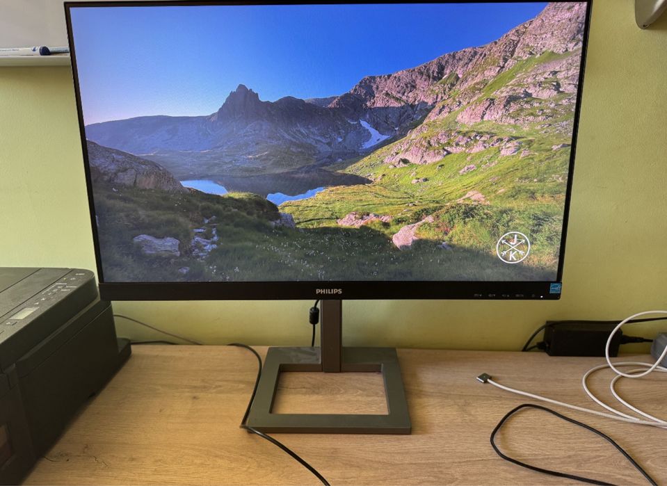 Монитор Philips.