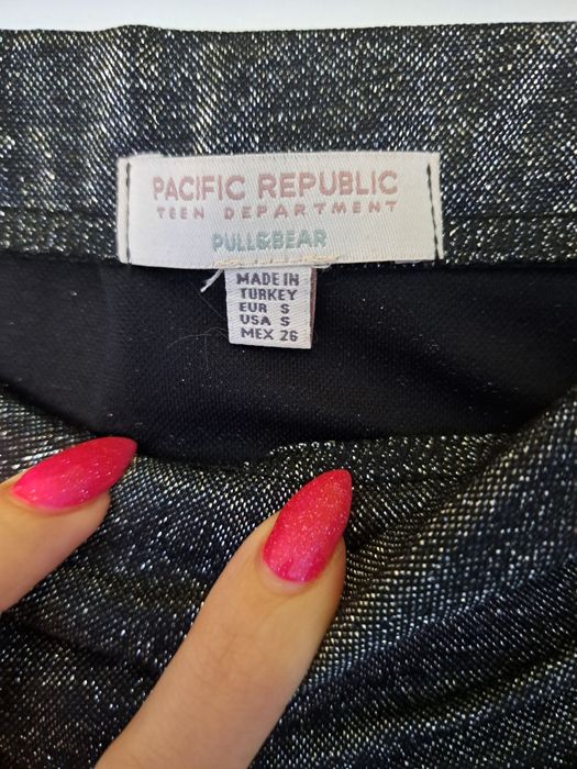 Чисто нова пола Pull&Bear-С размер