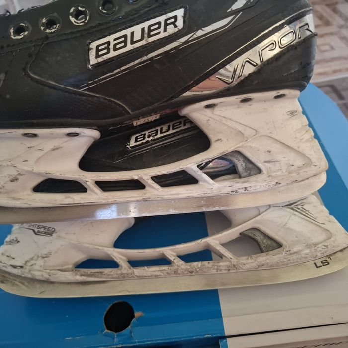 Коньки хоккейные bayer
