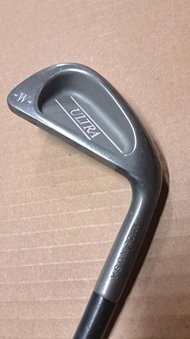 клюшка для гольфа Wilson Ultra.