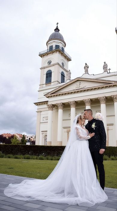 Rochie de mireasă tip sirenă cu trena detașabilă