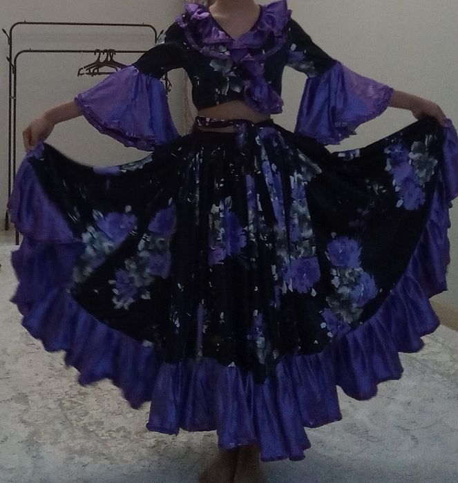 Продаётся красивое цыганское танцевальное платье.
Очень пышная юбка, я