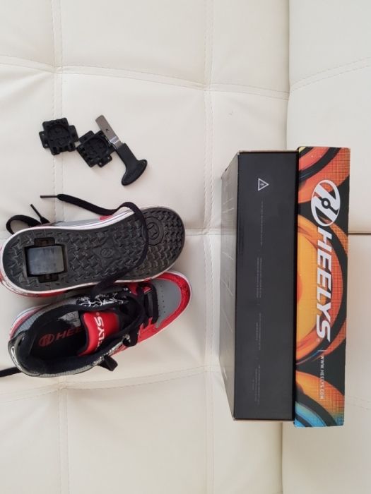 Ботинки с колёсиками Heelys (35рр)