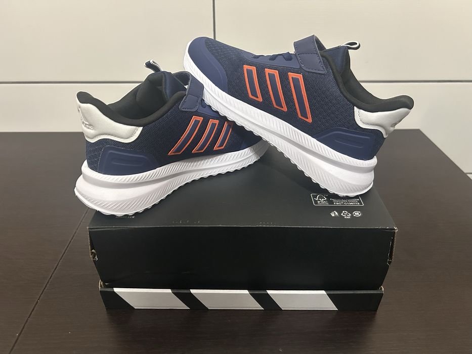 Adidasi Adidas baieti Nr. 34
