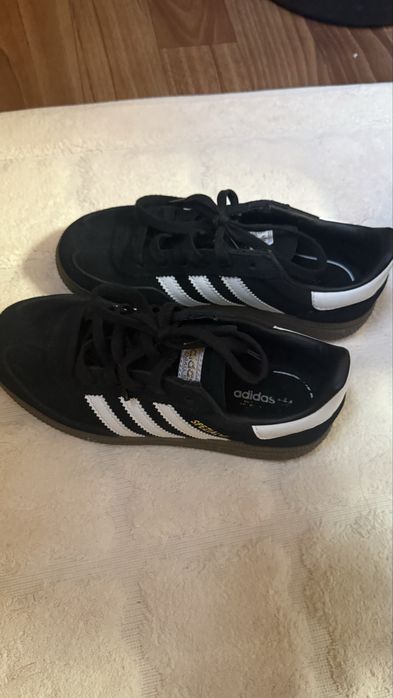 Кроссовки Adidas