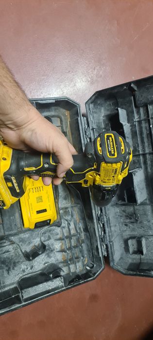 Dewalt 2022, 2x baterie, incarcator
