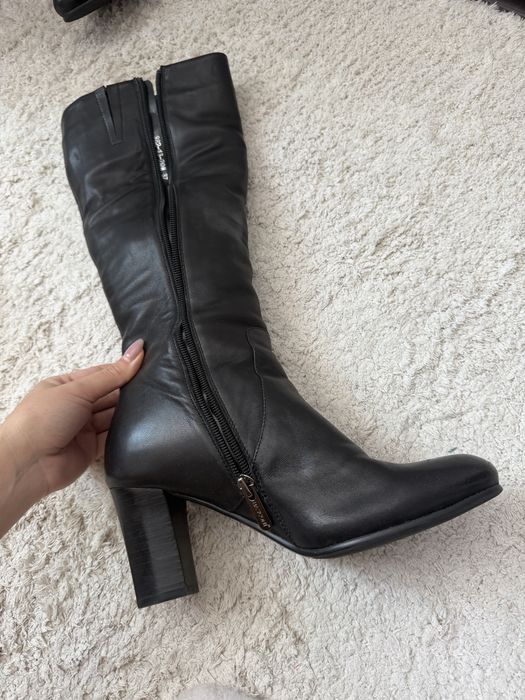 Продам кожаные сапоги Basconi