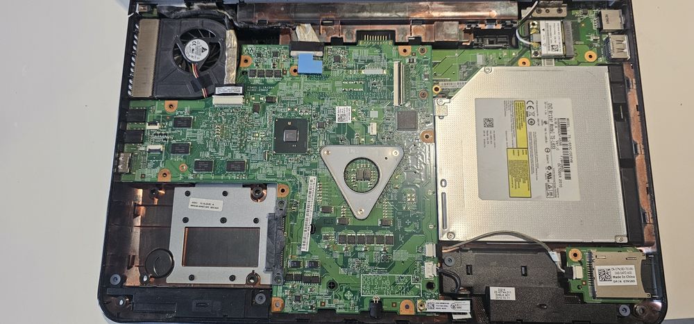 Лаптоп Dell n5010 на части