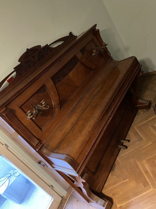 Пиано от времето на Соца