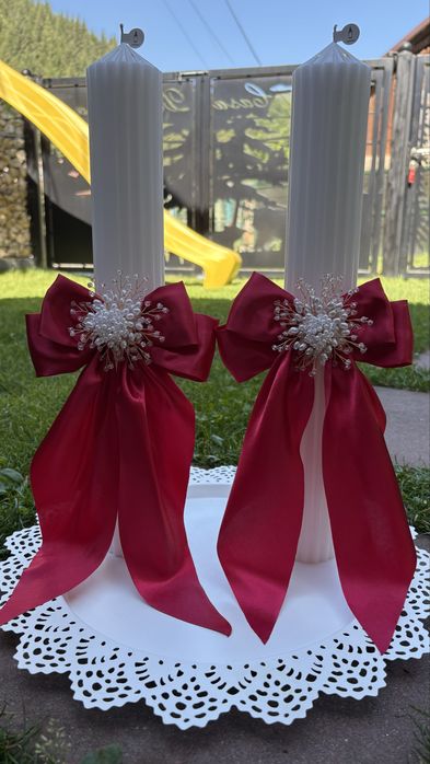 Lumanari cununie cu funda rosie si accesoriu