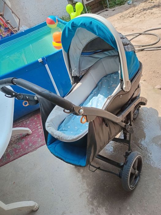 Продаю коляска чикко