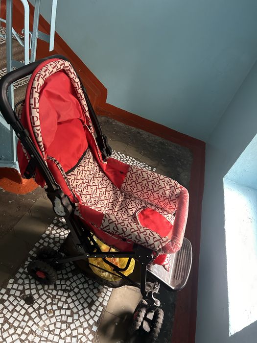 Коляска легкая удобная