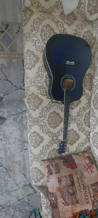 Продам гитару.Аккустическая