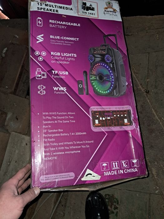 Boxă portabilă cu microfon