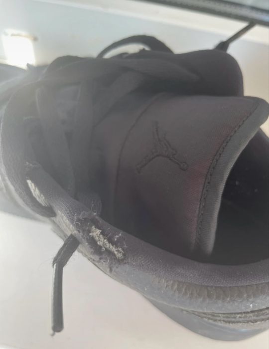 Jordan 1 low black