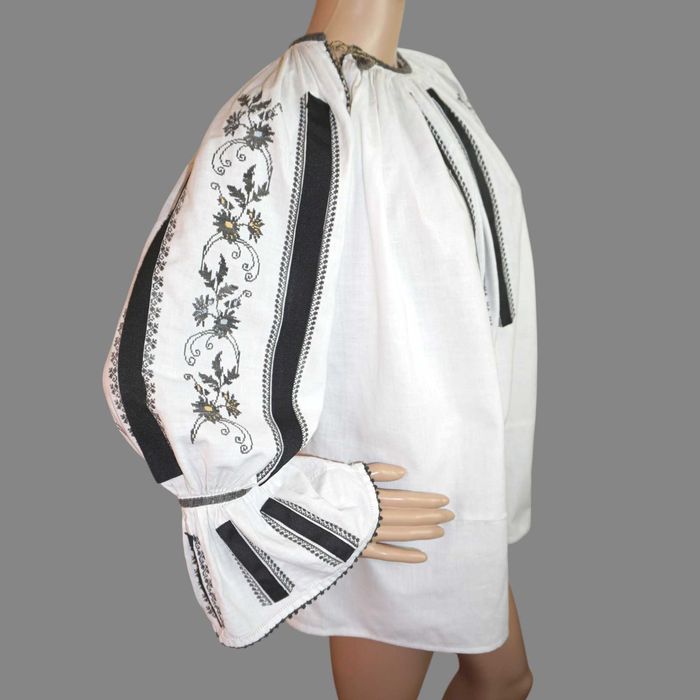 Ie traditionala veche lucrata manual din zona Gorjului M