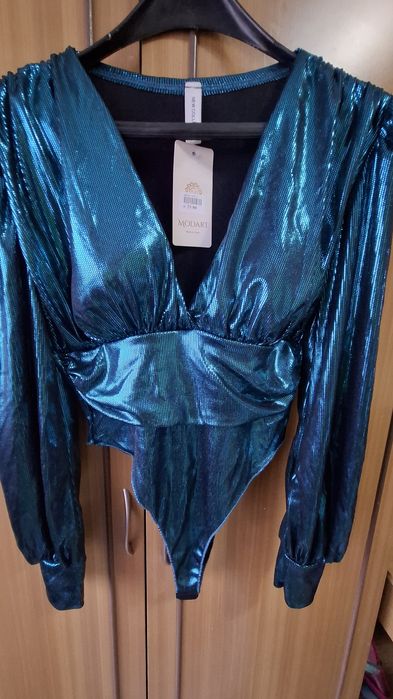 Боди с веобразно деколте