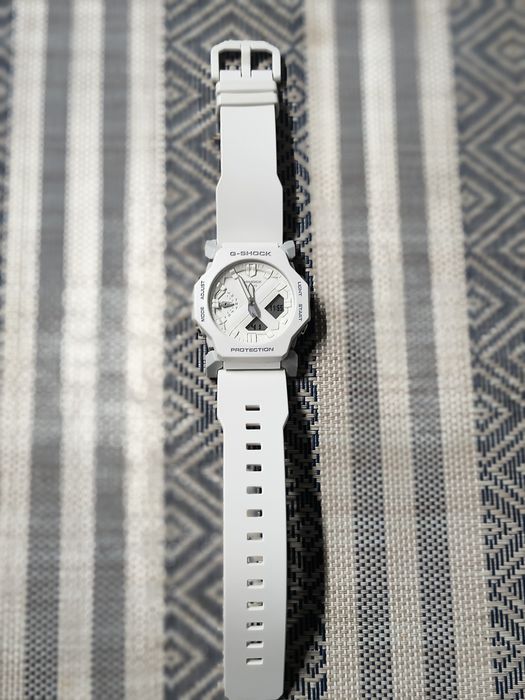 Ofertă Ceas Casio G-shock GA-2300-7AER!