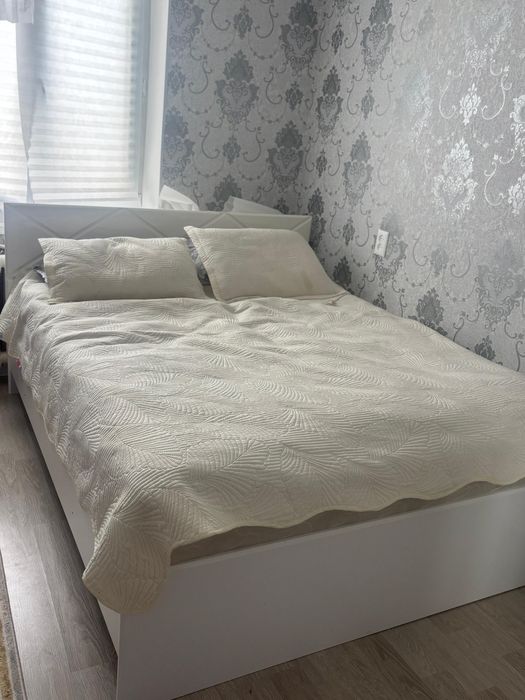 диван сатылады срочно новый почти